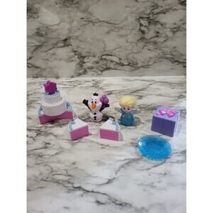 Frozen little people lot with cake